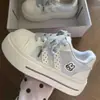 Estilo Outono 2026 Sapatos Brancos Estrelados com Biqueira de Concha, Solado Grosso, Aumento de Altura, Estilo Campus, Versátil para Estudantes, Solado Macio, Tênis Esportivos Casuais