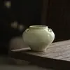 Recipiente de Cerámica Verde Esmaltada con Tres Asas, Forma de Jarra, Estilo Dinastías Tang y Song, para Accesorios de Ceremonia del Té