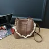 Bolsa tipo saco altamente estilosa, nova tendência outono 2026, bolsa transversal de cor sólida da moda, bolsa de mão personalizada com corrente de nicho