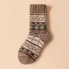 Invierno Nuevo Estilo Calcetines de Felpa Gruesos y Cálidos de Terciopelo Estilo Étnico Rayados Retro Calcetines para Dormir Calcetines de Media Pantorrilla para Mujer Venta al por Mayor