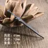 Llavero Espada Oscura de Latón Negro Puro Modelo de Arma Mini Colgante Colgante Adornos de Mano Creativos Interesantes Venta al por Mayor