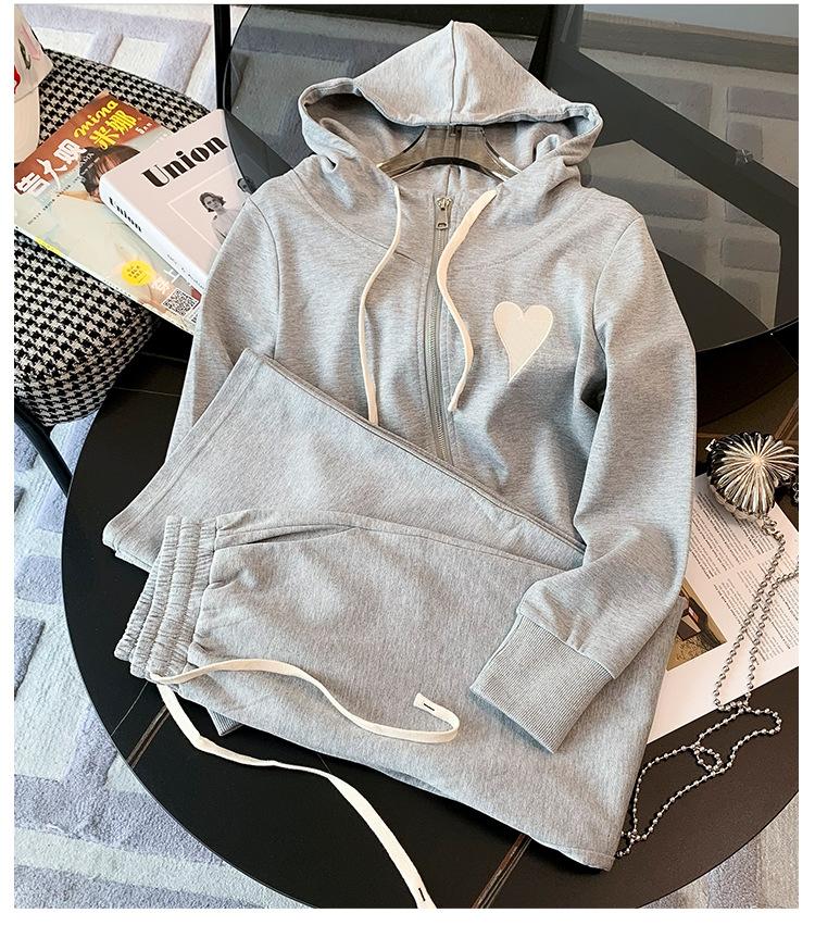 跨境淘货源分销2023秋冬季新款街头潮流减龄小个子爆款欧货网红款运动套装休闲运动气质休闲时尚流行新款秋装秋装女装时尚套装套装女装秋季套装女套装女女士运动服女装两件套套装卫衣套装休闲套装秋季套装女装时尚套装盐系休闲套装女装2023百搭设计感小众洋气欧货阿里国际站跨境采购Cross-border, shopping source, foreign trade, export, distribution 2023 fall, winter, new, street trend, explosive, European goods, network red, sportswear, leisure sports, temperament leisure, fashion popular, new autumn wear, autumn women's wear, fashion suit, women's wear, women's wear, women's wear, women's sportswear, women's two-piece, hoodie suit, casual suit, autumn suit, women's wear, Fashion suit salt department, casual suit women's dress, Ali International Station, cross-border procurement