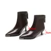 Botas Curtas Femininas para Todas as Estações com Bico Fino Aumentador de Altura em Marrom, Ajuste Slim, Novas Botas Femininas de Salto Médio da Moda