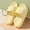 Zapatillas caseras de nuevo estilo para mujer, antideslizantes, adecuadas para parejas en el baño, de suela gruesa, para vacaciones de hotel y ocio, sandalias de EVA para hombre, al por mayor