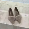 Sapatos Femininos Pretos Bico Fino Salto Bloco 2025 Novos Outono e Inverno Versáteis Elegantes Sapatos de Festa para Combinar com Saias Sapatos Peludos