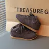 Zapatillas de Entrenamiento de Moda para Niñas 2025 Otoño e Invierno Nuevas para Niños Retro Suela Suave Forradas de Felpa Cálidas Zapatillas Casuales