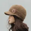 Gorro cálido forrado de polar y engrosado para otoño e invierno, para madres de mediana edad y mayores, tejido a mano para mujer, a prueba de viento y protector de orejas, moderno y versátil