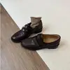 Mocasines negros estilo británico retro para mujer 2026 nuevos con tacón grueso y cierre de velcro, zapatos casuales de cuero slip-on versátiles