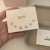 Pendientes con Diseño Floral Rosa Dulce, Versátiles y Frescos, Pendientes de la Colección Mariposa de Zirconia de Alta Gama de Nicho