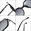 Nuevas gafas de sol polarizadas de alta gama para hombre estilo lujo ligero decoración de diamantes para mujer fabricantes venta al por mayor moda marco de foto de calle