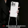 Capa de celular com estampa de rosas adequada para Apple 17, iPhone 15 com cordão de quatro cantos, suporte 16 Pro Max, 14 de couro de cordeiro