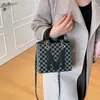 Bolso de Mano Cuadrado Pequeño Estilo Coreano de Moda para Mujer de Este Año, Nuevo Modelo Invierno 2026, Bolso de Hombro Texturizado con Estampado de Letras, Bolso Cruzado para el Trabajo
