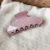 Presilha de tubarão com bolinhas e listras, estilo fresco e leitoso, com design em acrílico estampado, delicada e feminina, adequada para o trajeto e para prender penteados altos.