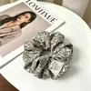 Goma de pelo scrunchie vintage versátil extragrande para adultos, elegante scrunchie floral para coleta
