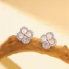 Brincos de Trevo de Quatro Folhas Florais Cravejados com Zircônias e Diamantes, Estilo Simples e Exquisito, com Toque de Luxo e Versatilidade, para Moda Transfronteiriça