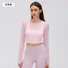 Malla Ligera Cuello Redondo Deportivo Manga Larga Mujer Falso Dos Piezas con Almohadillas en el Pecho Corto a la Cintura que Muestra la Cintura Ropa de Fitness Yoga D26168