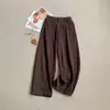 Calça pantalona na cor cáqui com barra curva, apresentando zíper e corte reto, para mulheres, nova coleção outono 2026, projetada para baixinhas, cintura alta, modelagem solta e casual.