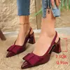 Comércio Exterior Salto Alto Feminino Salto Grosso 2026 Novo Estilo Europeu e Americano Acessórios Bico Fino Temperamento Tira Única Fechado Exquisito Sandálias Femininas