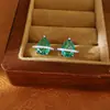 Estilo de lujo ligero, simples y a la moda, elegantes aretes de botón con diamantes de gota de agua, aretes versátiles de alta gama para el día a día, nuevo modelo 2026
