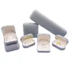 Caja de joyería flocked gris claro transfronteriza con hebilla dorada para anillos, aretes, colgantes y collares; caja organizadora de joyería