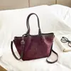 Bolsa Saco Casual Grande Capacidade 2026 Bolsa Versátil Bolsa Rad Feminina Novo Estilo Bonita para o Trabalho Camurça Ombro Único Simples Retrô
