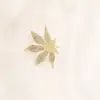 Broche Exquisito y de Moda de Hoja de Arce con Diamantes Completos, Diseño de Nicho Elegante y Femenino, Pin para Abrigo, Accesorios de Ramillete para Traje