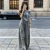 Impresionante atuendo estilo coreano, un conjunto completo del nuevo modelo 2026, camiseta a rayas de manga corta sin hombros para mujer, conjunto de pantalones anchos de verano