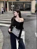 [Venta Directa de Fábrica] Camisa de Manga Corta con Botones Off-Shoulder con Camisola Interior Asimétrica de Halter para Mujer Conjunto de Dos Piezas de Otoño