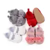 Novos sapatinhos de bebê com sola de borracha, respiráveis e confortáveis, sapatos antiderrapantes para andar em ambientes internos, sapatinhos fofos para bebês