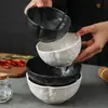 Tigelas de arroz criativas minimalistas em cerâmica preto e branco estilo japonês, adequadas para uso doméstico, em hotéis e comercial, disponíveis para atacado, esteticamente agradáveis e projetadas como um conjunto para casal com motivo de folha de lótus