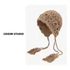2025 Nuevo Sombrero de Lana Trenzado de Doble Capa Tejido a Mano con Flor para Mujer en Otoño e Invierno Sombrero Cálido y Versátil con Protección para las Orejas Tejido