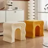 Mesa Lateral de Sofá para Uso Doméstico, Banco para Trocar Sapatos na Sala de Estar, Mesa de Centro Simples Moderna em Formato Ondulado, Mesa de Cabeceira, Design Ondulado Estilo Creme