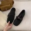 Sapatos femininos de inverno Mary Jane com pelo e aumento interno de altura, novos sapatos cinza únicos para uso externo, com sola grossa, forrados com pelúcia, sapatos quentes de algodão