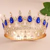 Coroa Dourada Barroca com Pedras Azuis e Strass Ideal para Casamentos Aniversários e Ocasiões Especiais Esta Elegante Coroa de Liga Oferece um Visual Real para Mulheres Perfeita para Celebrar Marcos e Eventos