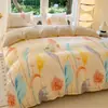Juego de ropa de cama fresco y sencillo de cuatro piezas cuidadosamente seleccionado, funda de edredón de verano, juego de tres piezas para dormitorio de estudiante, ropa de cama de dibujos animados de una pieza