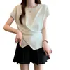 Camiseta de manga corta de color liso irregular para mujer, nuevo estilo verano 2025, top elegante que disimula el cuerpo con un diseño cruzado en la cintura