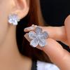 Pendientes de Lujo Ligero y de Gama Alta Estilo Chanel, Clavos de Pétalos Chapados en Oro Real, Exquisitos Pendientes de Moda Estilo Ins con un Toque de Alta Gama