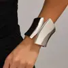 Pulseira Metálica Brilhante Exagerada Transfronteiriça Europeia e Americana, Pulseira Versátil da Moda de Nicho de Alto Padrão para Celebridades da Internet, Pulseira de Primavera para Mulheres