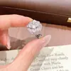 Popular en Xiaohongshu: Pulsera de camelia con circonita de diamante completo ultra brillante para mujer, de alta gama, elegante, versátil, anillo ajustable