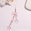 Estilo Chica Dulce y Fresca Picante Colgante Llavero Corazón Hueco Accesorios Lindo Oso Lazo Funda de Auriculares Decoración de Bolsa