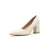 Zapatos de tacón alto de dos capas cubiertos de cuero color blanquecino para mujer, estilo nuevo, versátiles para el trabajo, entrevistas y entornos profesionales, con punta fina y tacón grueso