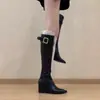 Botas femininas de cano alto para primavera e outono, moda simples com fivela de cinto, versáteis, com aumento interno de altura, estilosas, botas de cavaleiro 2026