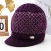 Gorro de punto de otoño e invierno para madre de mediana edad y anciana, cálido para mujer, con felpa adicional, protección contra el frío, gorro de lana para señora mayor, gorro de algodón con protección para las orejas de la abuela