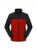 Ropa de trabajo a medida para invierno, forrada de polar, con bloques de color, cortavientos e impermeable, incluyendo diseños impresos, para hombres y mujeres, disponible para venta al por mayor como uniformes de equipo o chaquetas de trabajo.