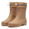 Moda Versátil Sapatos de Chuva Femininos Coreanos Impermeáveis Antiderrapantes Algodão Quente Cano Médio Galochas Sola Macia Confortável Cinto Sapatos Aquáticos