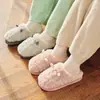 Zapatillas de algodón lindas Lidani para mujer, otoño e invierno, antibacterianas, de suela gruesa, antideslizantes, nuevas zapatillas de felpa cálidas para interior en casa, estilo pareja, para hombre