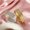 Nova Pulseira Fashion Retrô com Design Personalizado em Aço Titânio Banhado a Ouro Incrustada com Diamantes Padrão Oco Nicho Luxo Leve da Lele Jewelry