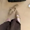 Zapatos Mary Jane de Tacón Grueso Estilo Retro Francés Gamuza Punta Fina Modelo Nuevo 2026 Zapatos de Oficina con Correa de Cadena Zapatos de Salón para Mujer