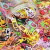 Llavero de aleación pintada de colores caramelo con clip de perro, gancho en forma de U pintado en spray de colores, colgante para bolso, accesorios para joyería DIY