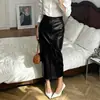 Falda midi recta elegante de PU con estampado de cocodrilo retro europeo y americano, colección otoño/invierno 2026, de cintura alta, con abertura, negra